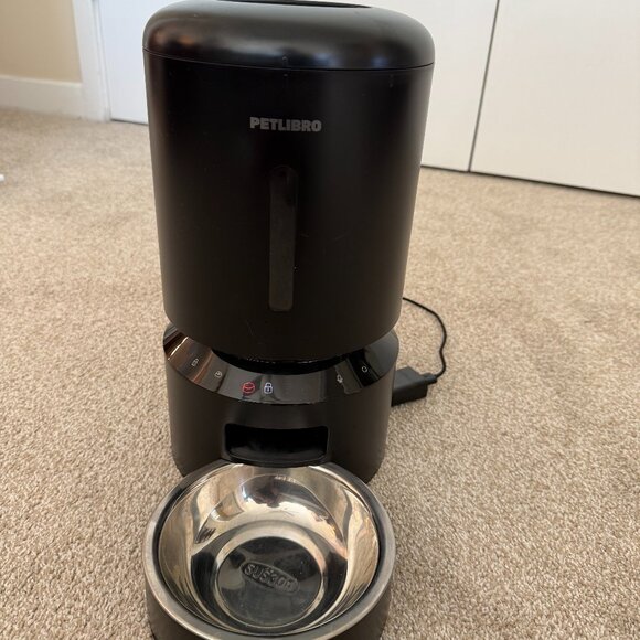 Petlibro Automatic Pet Feeder with Stainless Steel Bowl & Power Adapter – Black - Picture 1 of 6